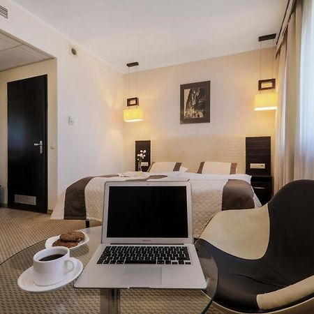 Hotel Borowiecki Лодзь Екстер'єр фото
