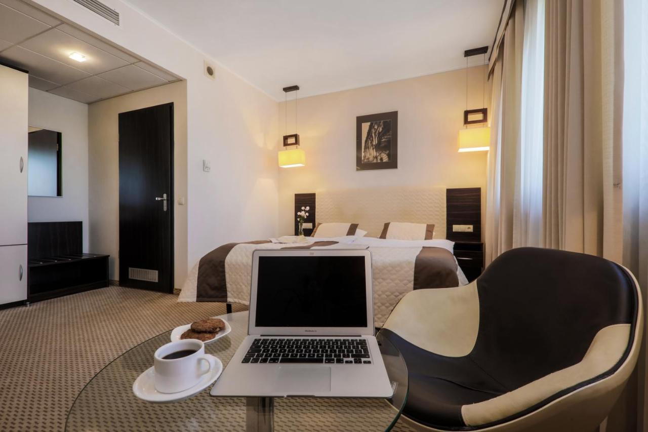 Hotel Borowiecki Лодзь Екстер'єр фото
