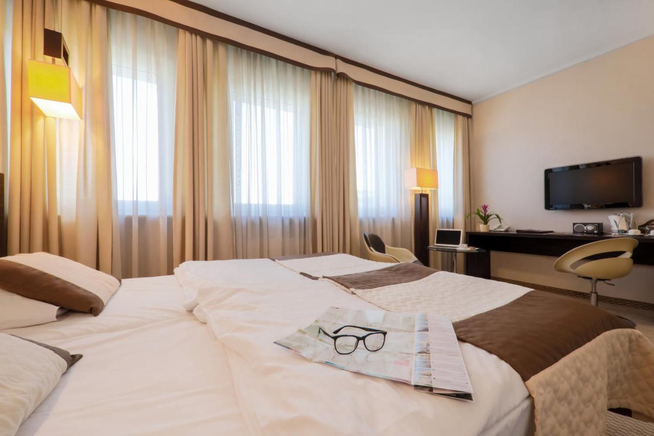 Hotel Borowiecki Лодзь Екстер'єр фото