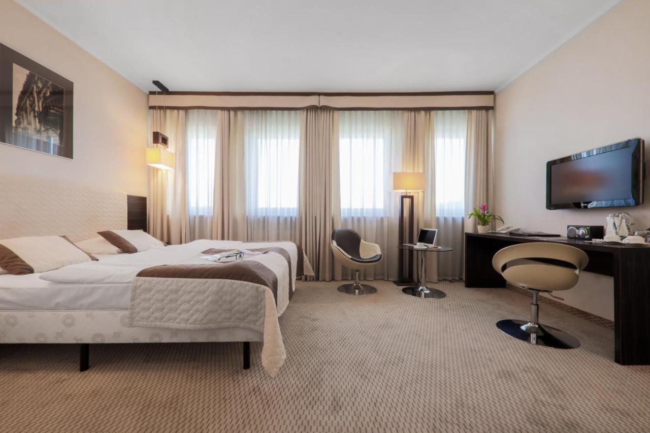 Hotel Borowiecki Лодзь Екстер'єр фото