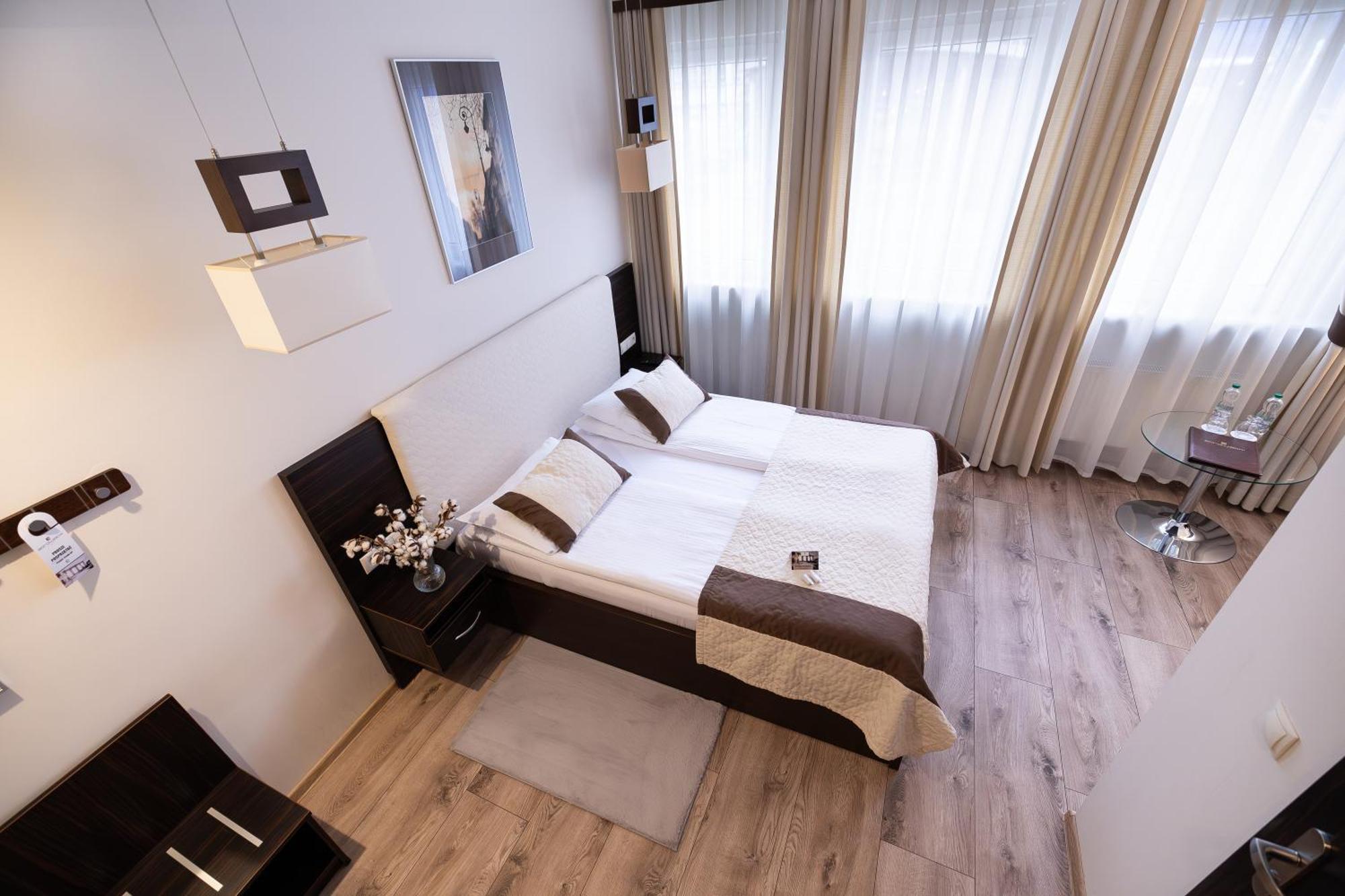 Hotel Borowiecki Лодзь Екстер'єр фото