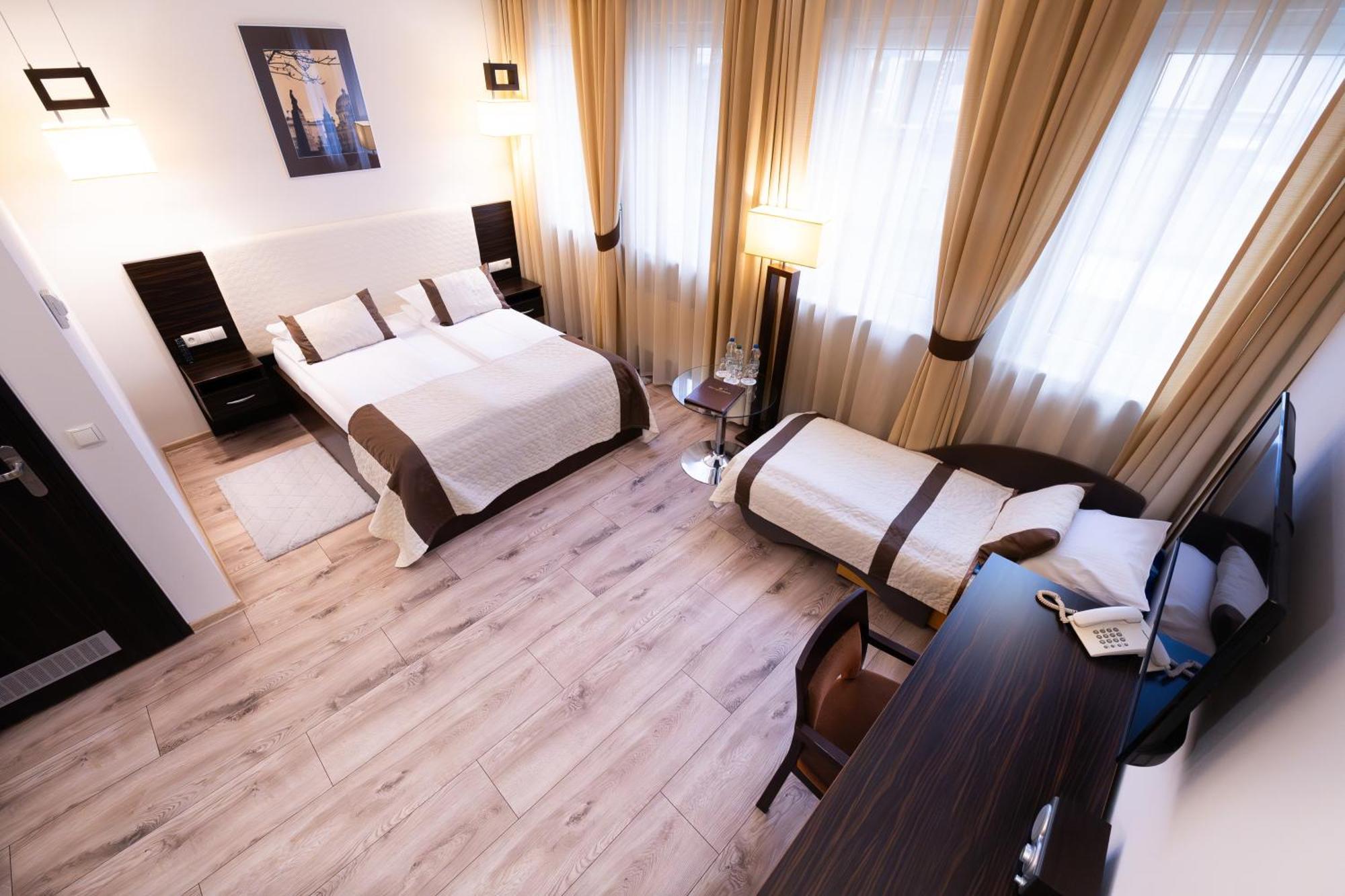 Hotel Borowiecki Лодзь Екстер'єр фото